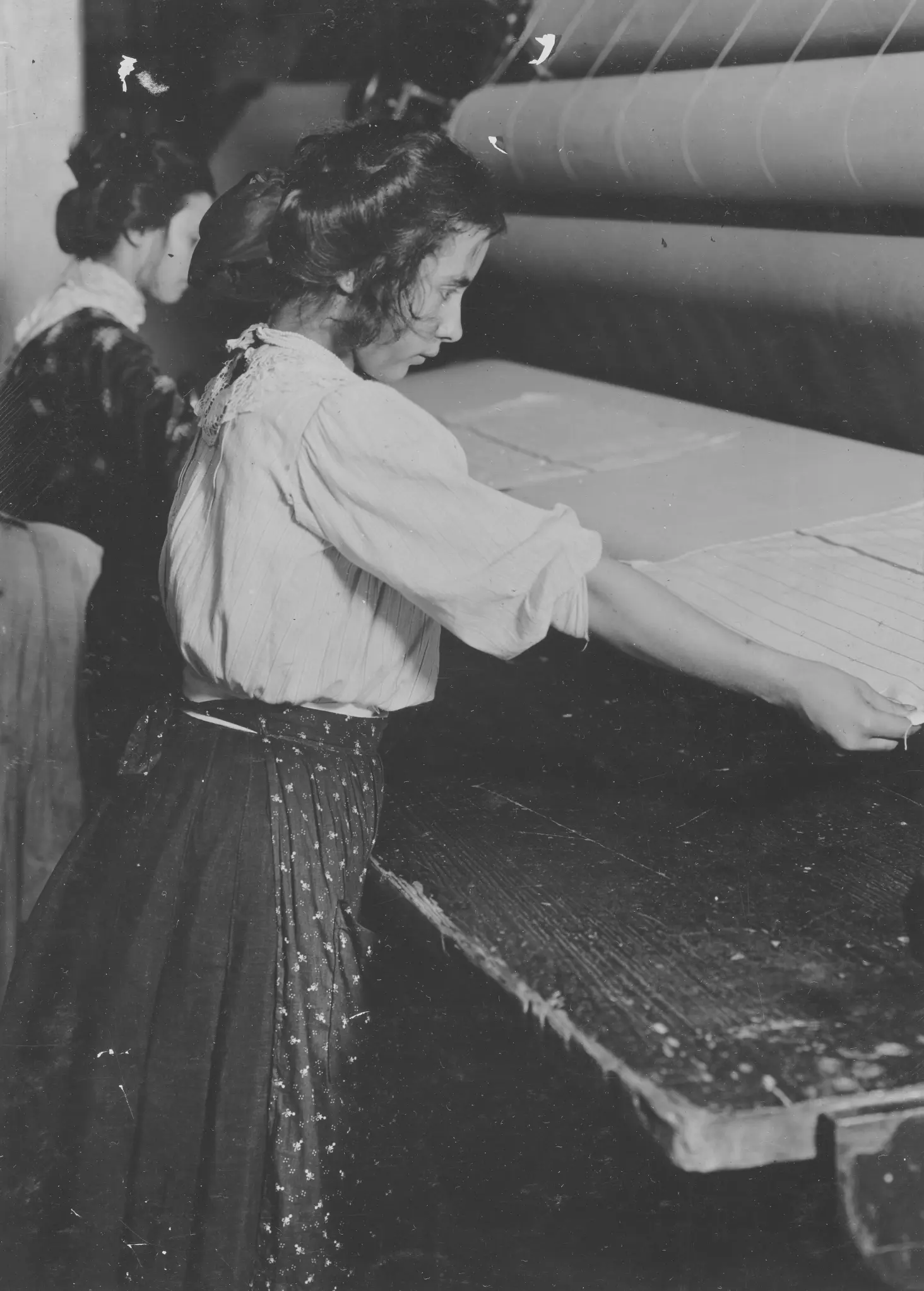 Фото женщины-работницы.